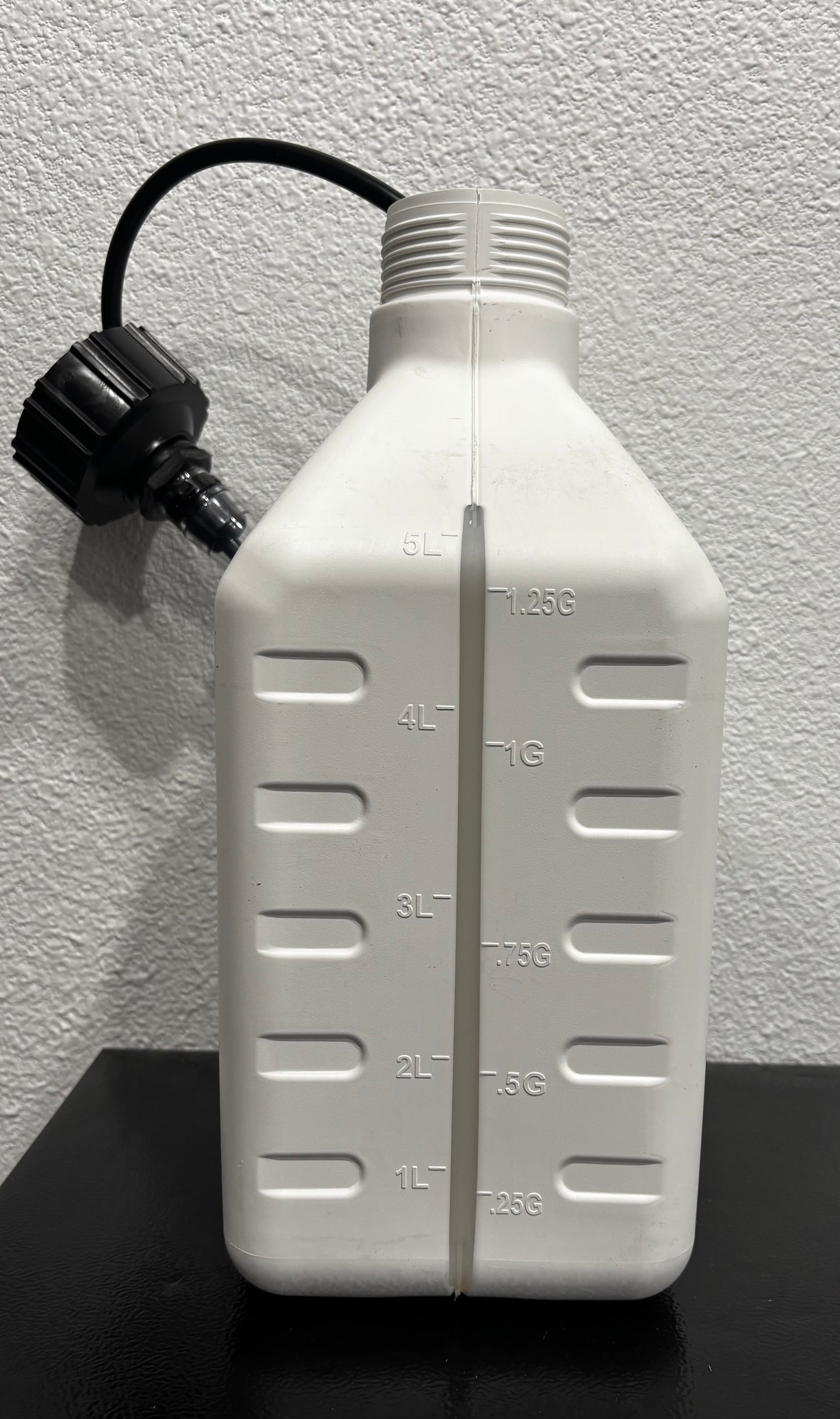 1.25 GAL JUG W/AUTO SPOUT-WHITE